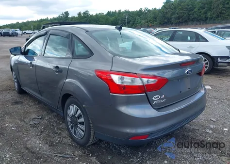 2013 Ford Focus S из США, поврежденный, VIN 1FADP3E27DL173744